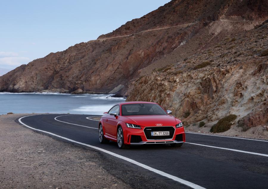  Audi TT RS Coupe (8S) 2016 года  (WW) (фото 6 из 57)
